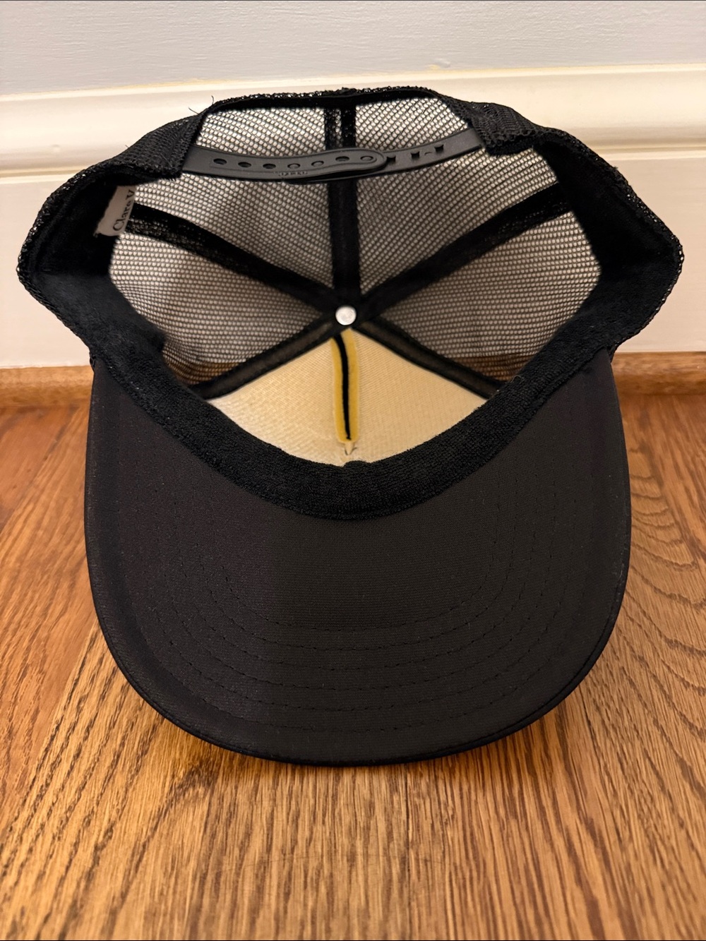 Black Clare V ‘Liberez Les Sardines' Trucker Hat - Picture 3 of 3